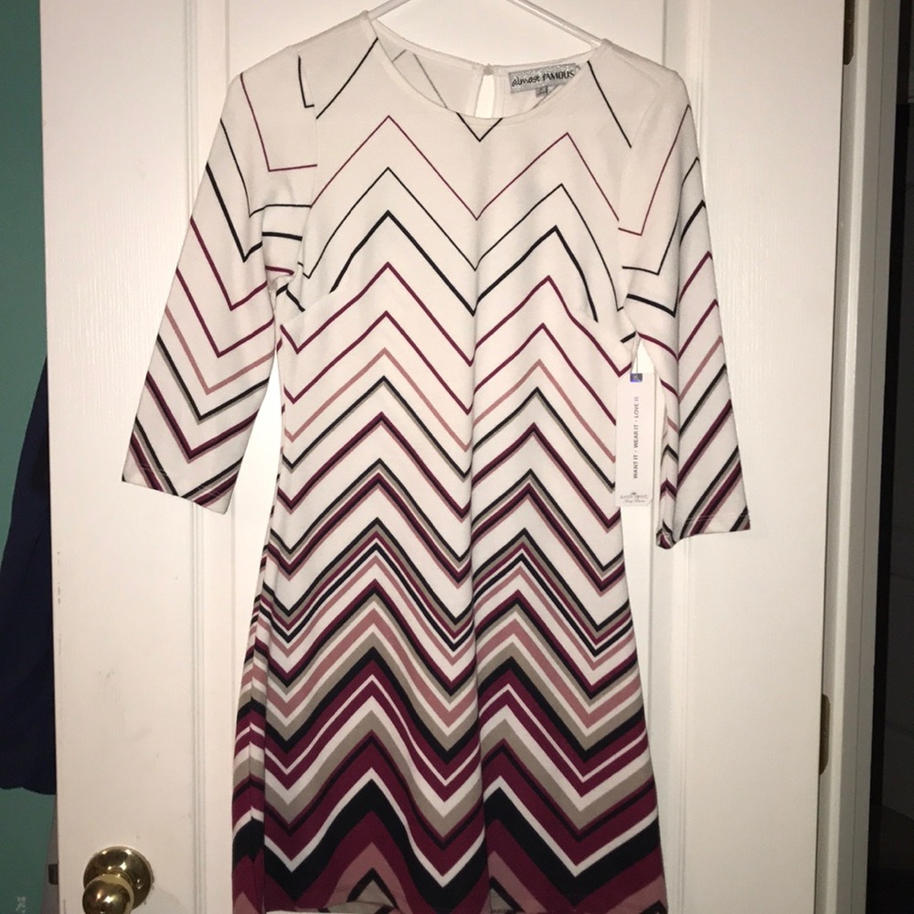 ❤️ Cream & Red Chevron half sleeve dress ❤️